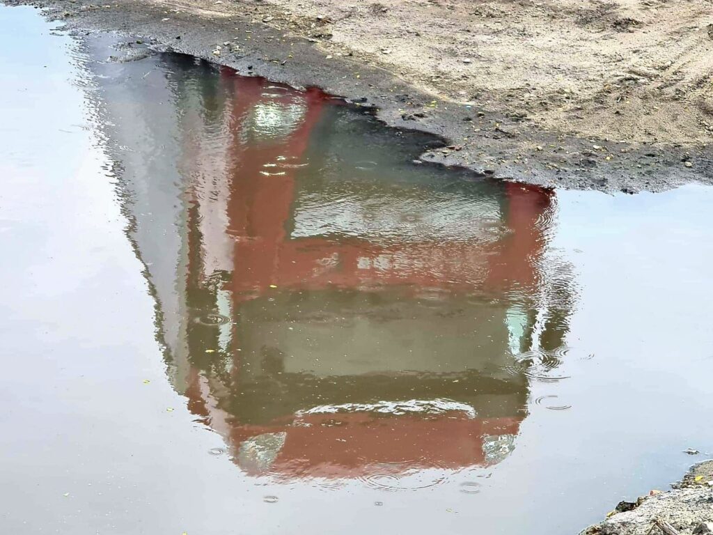 Jak bezpiecznie jeździć w deszczu?