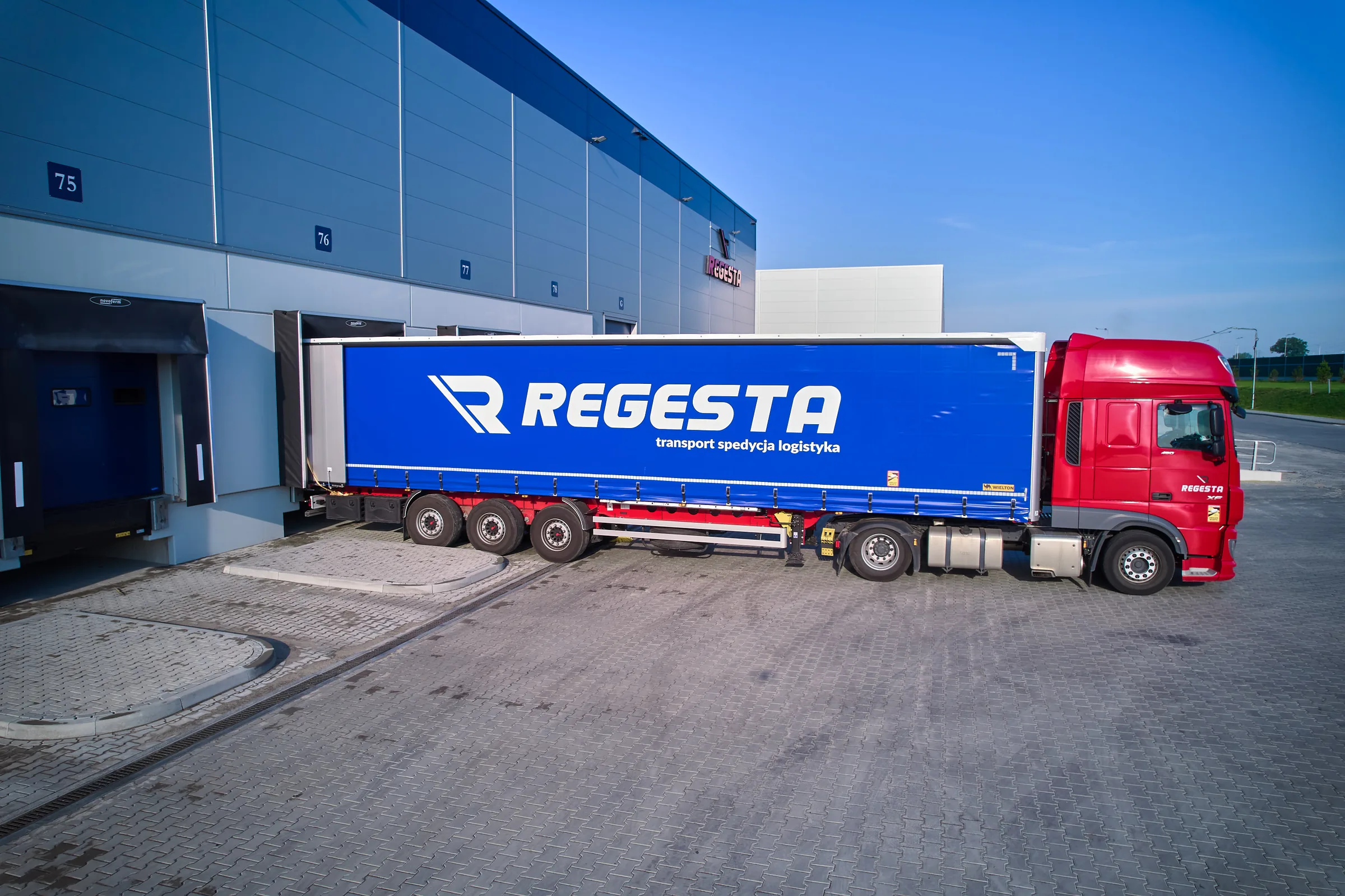 Zestaw Regesta przy rampie rozładunkowej