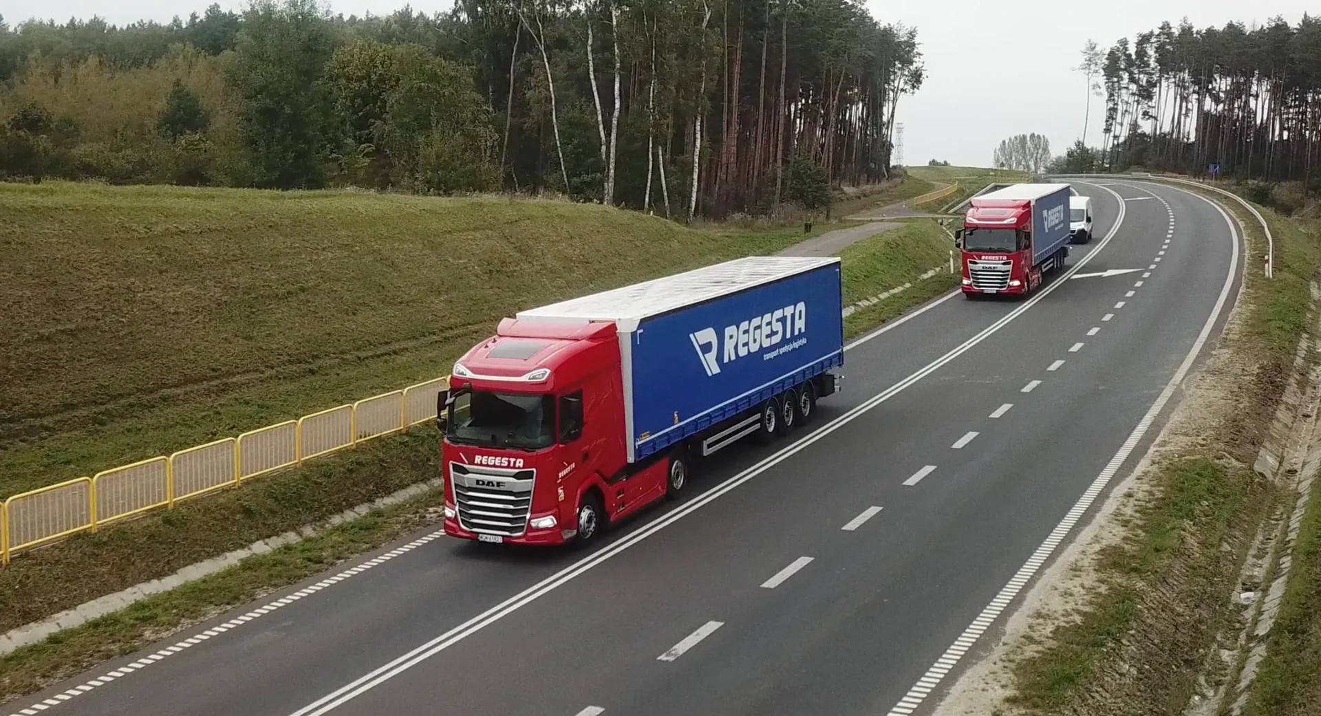 Zestawy Regesta w trasie na drodze ekspresowej